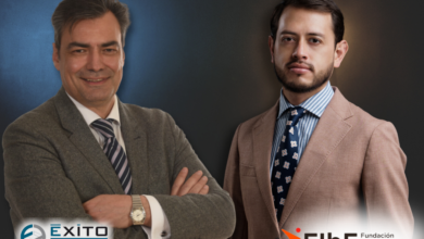 Víctor Núñez (ÉXITO EDUCATIVO) y Josué Habacuc (FIBE)